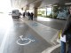 foto da entrada do aeroporto afonso pena. rampa de acesso para deficientes físicos